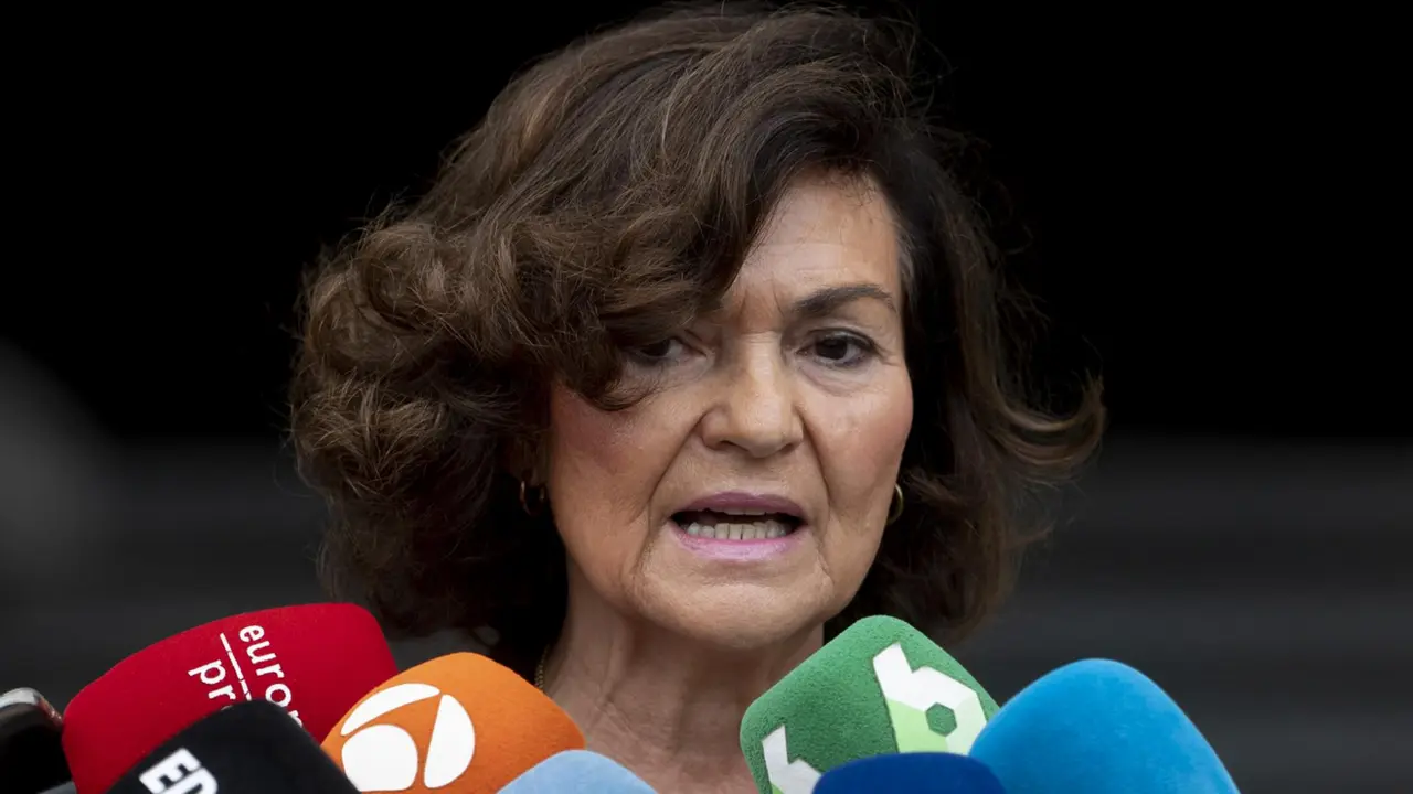  La exvicepresidenta del Gobierno, Carmen Calvo, ofrece declaraciones a los medios a su llegada a una reuni&oacute;n en el Teatro Real, a 2 de junio de 2023, en Madrid (Espa&ntilde;a). - Alberto Ortega - Europa Press 