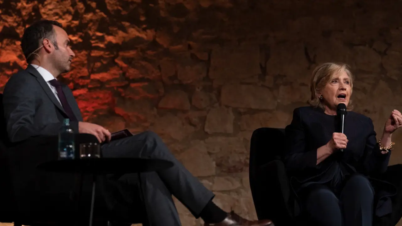  El director del CIDOB, Pol Morillas, y la ex secretaria de Estado de los Estados Unidos de Am&eacute;rica, Hillary Clinton, participan como ponentes en el acto central del 50&ordm; aniversario del CIDOB (Barcelona Centre for International Affairs), en la Capella del - David Zorrakino - Europa Press 