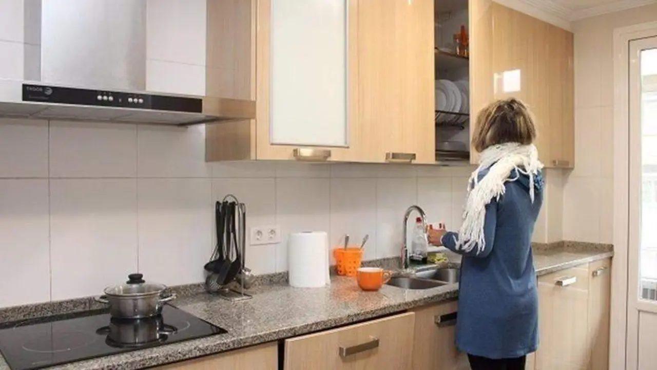 La Diputaci&radic;&ge;n Foral de &radic;&Aring;lava, a trav&radic;&copy;s de Instituto Foral de Bienestar Social (IFBS), ha ampliado su oferta residencial destinada a personas con discapacidad intelectual con la puesta en marcha en el barrio vitoriano de Santa Luc&radic;&ne;a, de una nueva vivienda con apoyo intermitente, en la que tres personas usuarias viven de forma independiente y son supervisadas de forma puntual por un equipo educativo.
SOCIEDAD PA&radic;&ccedil;S VASCO ESPA&radic;&euml;A EUROPA &radic;&Aring;LAVA AUTONOM&radic;&ccedil;AS
DFA
