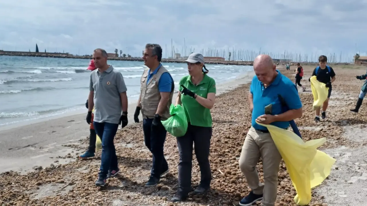  Unas 17.000 personas voluntarias retiran basura de 970 espacios naturales en toda Espa&ntilde;a 