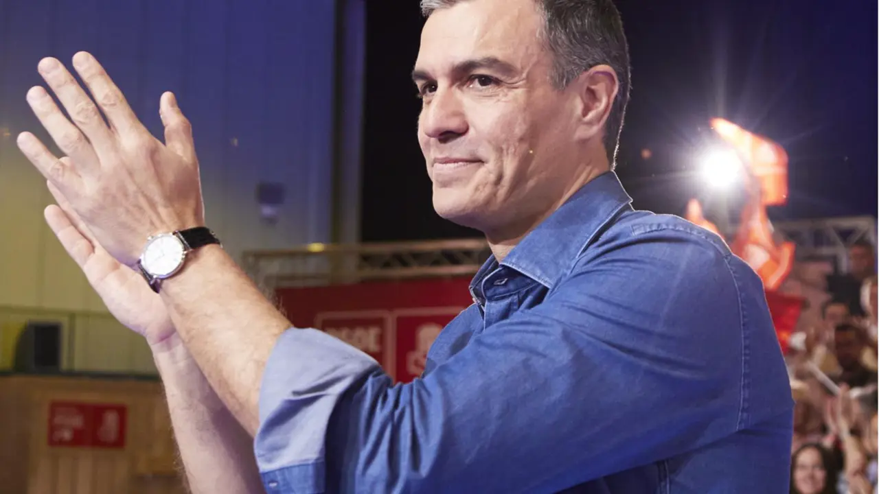  El presidente del gobierno de Espa&ntilde;a y secretario general del PSOE, Pedro S&aacute;nchez, durante el acto de campa&ntilde;a con el candidato del PSOE a la alcald&iacute;a de Sevilla en FIBES, a 13 de mayo de 2023 en Sevilla (Andaluc&iacute;a, Espa&ntilde;a). - Joaquin Corchero - Europa Press 