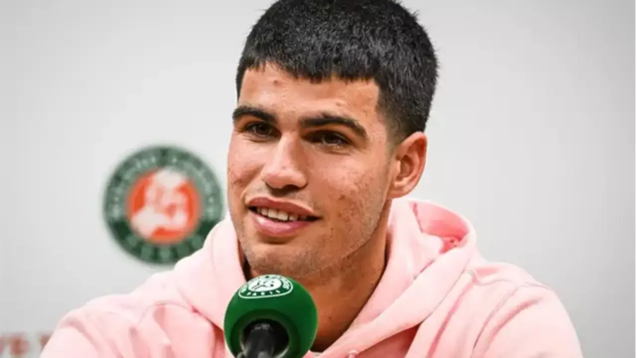  Carlos Alcaraz en rueda de prensa para Roland Garros 