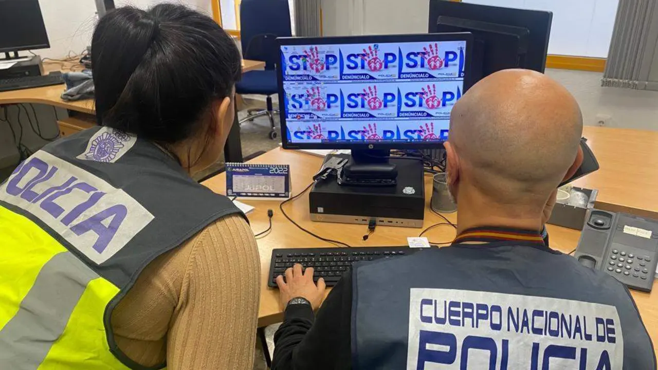  Polic&iacute;a Nacional 