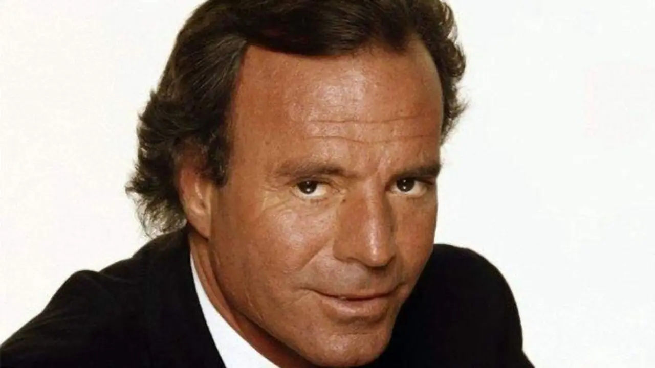  Julio Iglesias. Imagen: Fuera de Series 