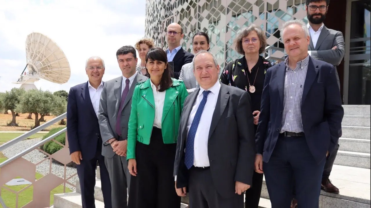  Archivo - La secretaria de Estado de Telecomunicaciones e Infraestructuras Digitales, Mar&iacute;a Gonz&aacute;lez Veracruz, durante la visita a las instalaciones de Hispasat en Arganda del Rey, a 6 de junio de 2023. - MINISTERIO DE ECONOM&Iacute;A - Archivo 