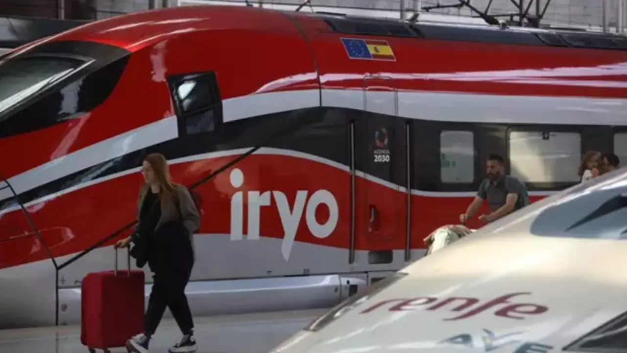  Archivo - Llegada del tren de alta velocidad Iryo a la estaci&oacute;n Mar&iacute;a Zambrano, A 31 de marzo de 2023, en M&aacute;laga (Andaluc&iacute;a, Espa&ntilde;a). - &Aacute;lex Zea - Europa Press - Archivo 