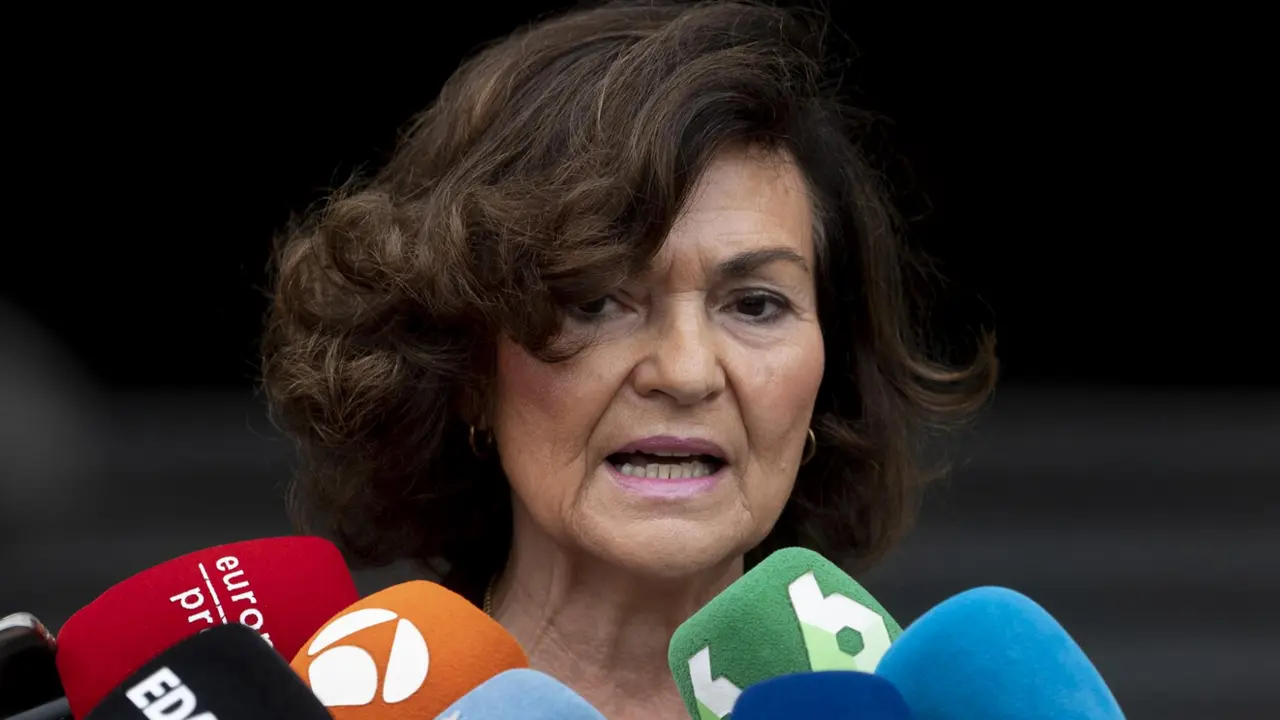  La exvicepresidenta del Gobierno, Carmen Calvo, ofrece declaraciones a los medios a su llegada a una reuni&oacute;n en el Teatro Real, a 2 de junio de 2023, en Madrid (Espa&ntilde;a). - Alberto Ortega - Europa Press 