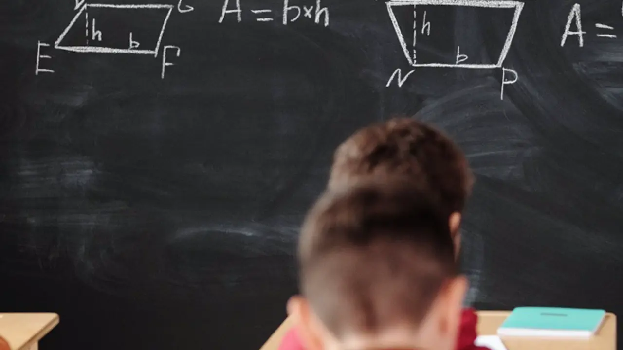  Archivo - Alumnos en clase. - IREKIA - Archivo 