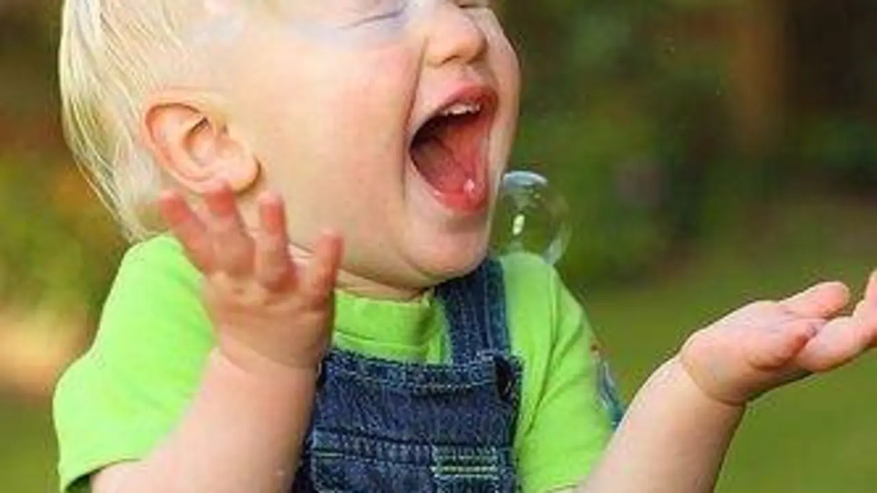  Las pompas y mi alegría con la sonrisa_ 