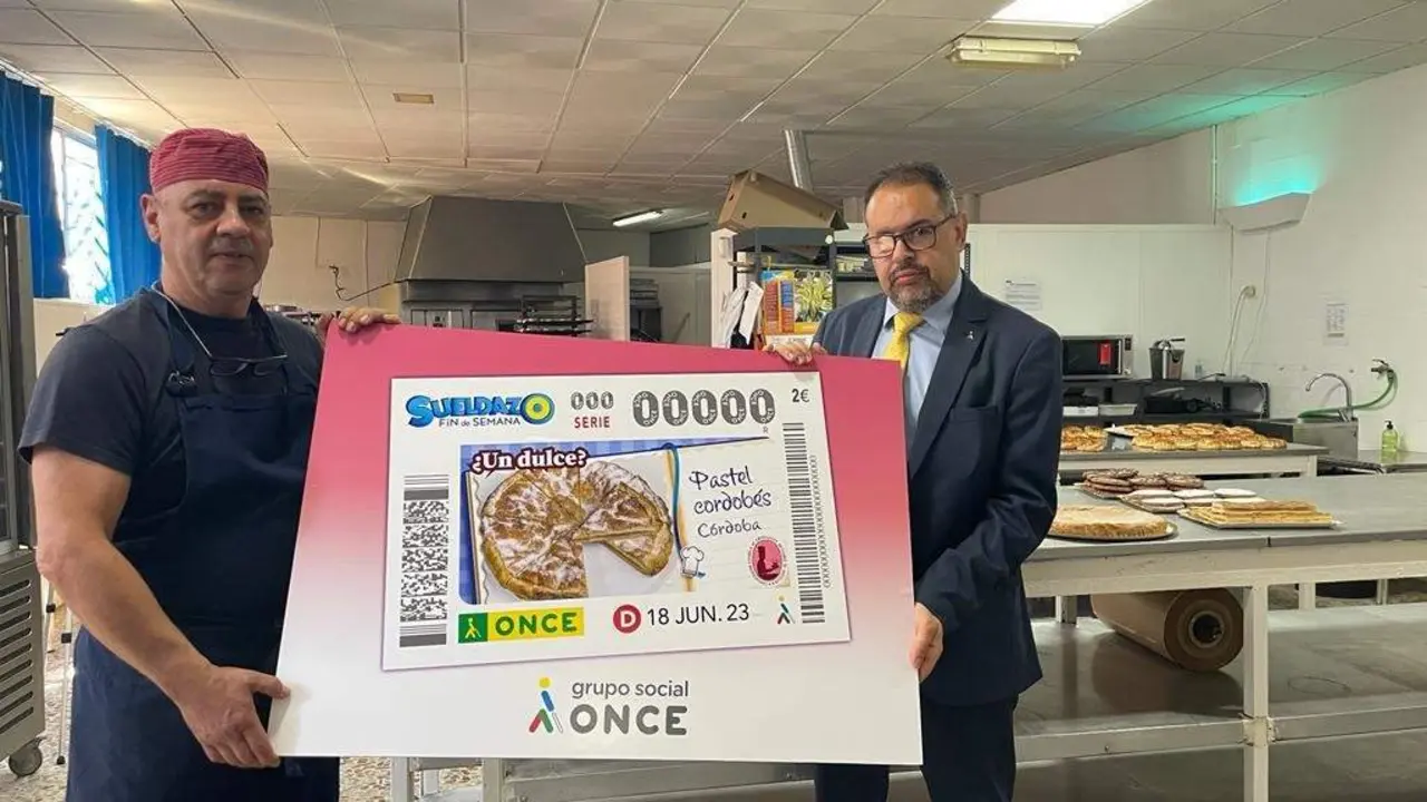  Archivo - Mangueras de combustible en una gasolinera, a 27 de diciembre de 2022, en Madrid (Espa&ntilde;a). El Gobierno ha eliminado la bonificaci&oacute;n generalizada al combustible para el a&ntilde;o 2023 y ha decidido mantenerla solo para el colectivo de profesionales, qu - A. P&eacute;rez Meca - Europa Press - Archivo 