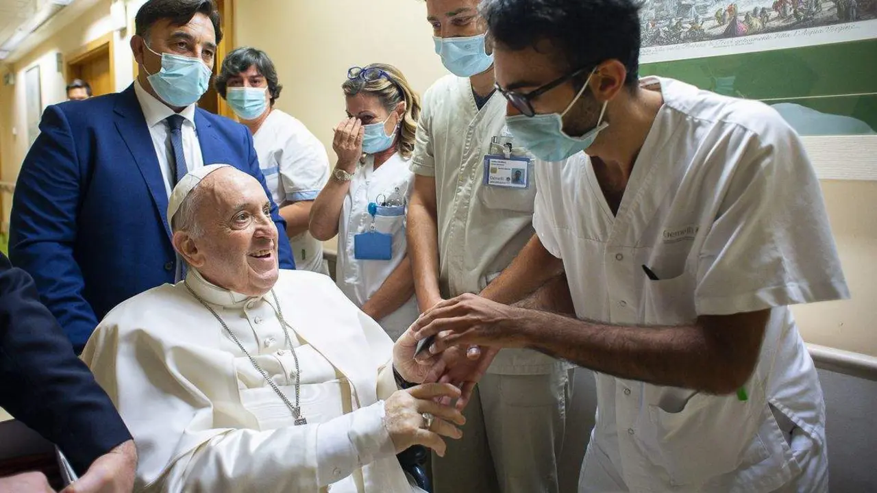  El Papa Francisco sale del hospital 