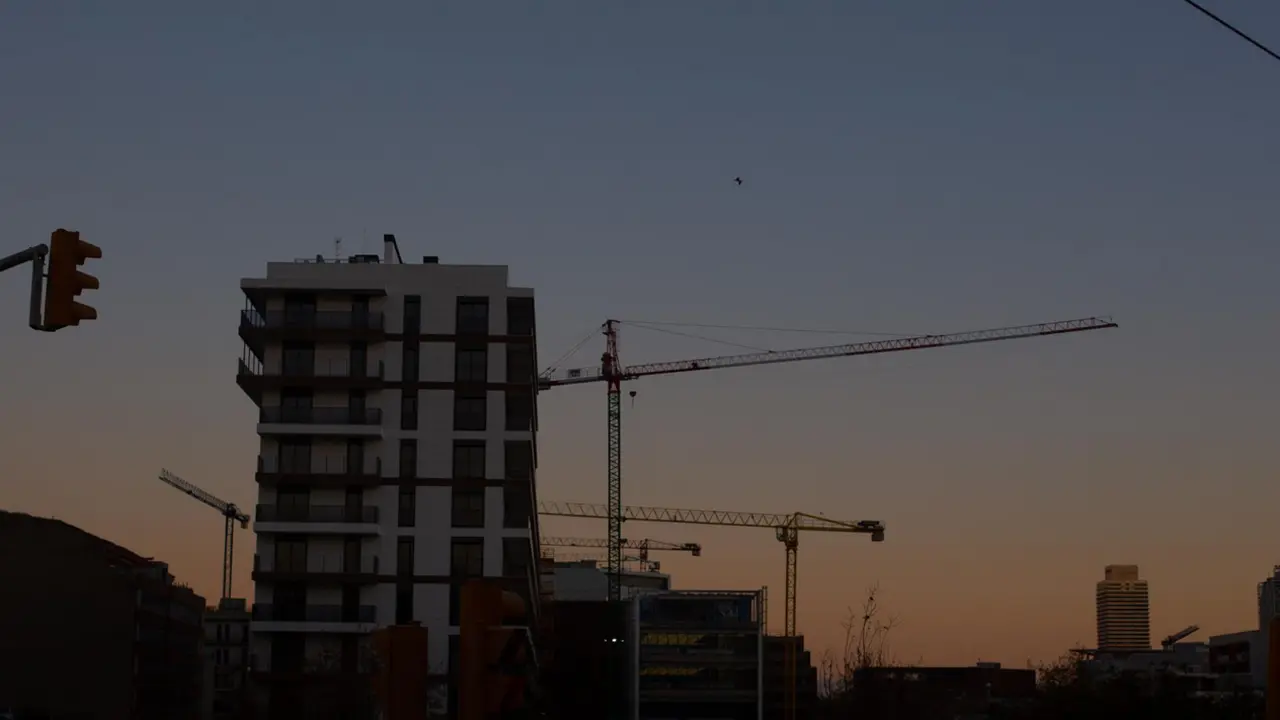  Archivo - Edificios de viviendas en construcci&oacute;n - David Zorrakino - Europa Press - Archivo 