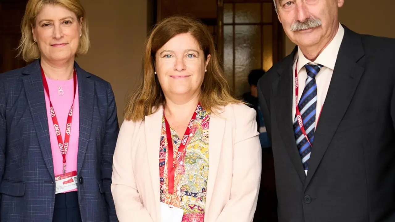  Jos&eacute; Miguel L&oacute;pez-Higuera, Susana Marcos (centro) y Mariana G. Figueiro (izda), participantes en el curso de la UIMP sobre fot&oacute;nica en la salud y la medicina - UIMP/ JUANMA SERRANO 