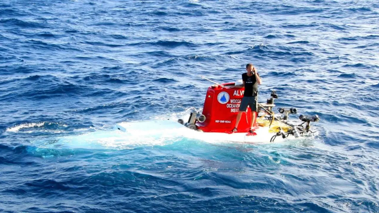  La microbi&oacute;loga espa&ntilde;ola del Instituto Espa&ntilde;ol de Oceonograf&iacute;a de M&aacute;laga Isabel Ferrera descendi&oacute; 2.653 metros en dos expediciones distintas en los a&ntilde;os 2006 y 2007 en la Dorsal del Pac&iacute;fico Este a bordo del sumergible Alvin - CEDIDA POR ISABEL FERRERA 