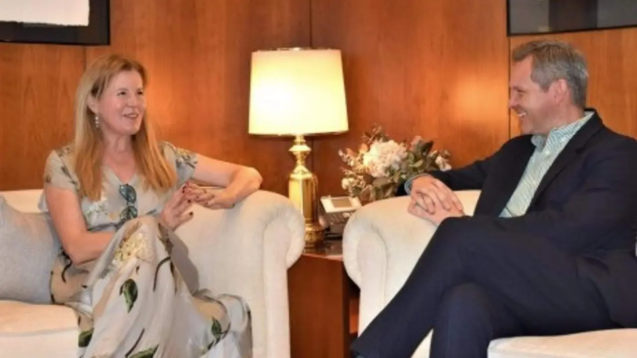  El ministro de Sanidad, Jos&eacute; Mi&ntilde;ones, y la presidenta de la Asociaci&oacute;n Nacional de Informadores de la Salud (ANIS), Graziella Almendral 