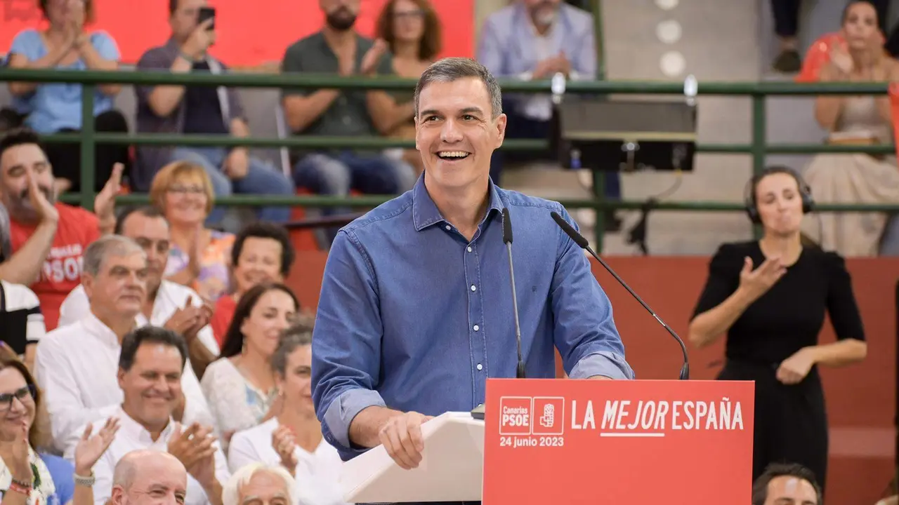 El secretario general del PSOE y presidente del Gobierno, Pedro S&aacute;nchez, interviene durante un mitin preelectoral 