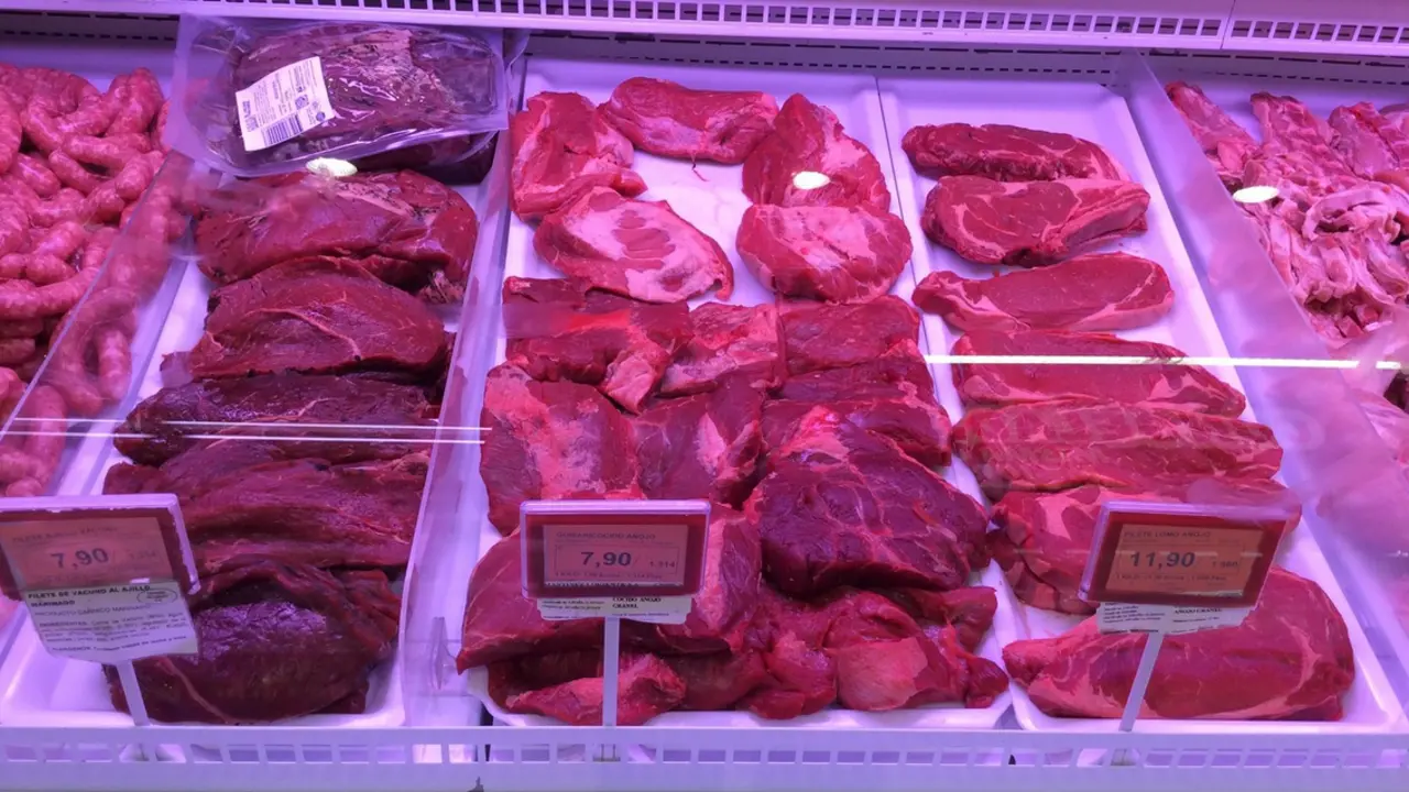  Archivo - Precios, IPC, inflaci&oacute;n, consumo, ensalada, ensaladas, carne, carnes, comprar, comprando, supermercado, mercado - EUROPA PRESS - Archivo 