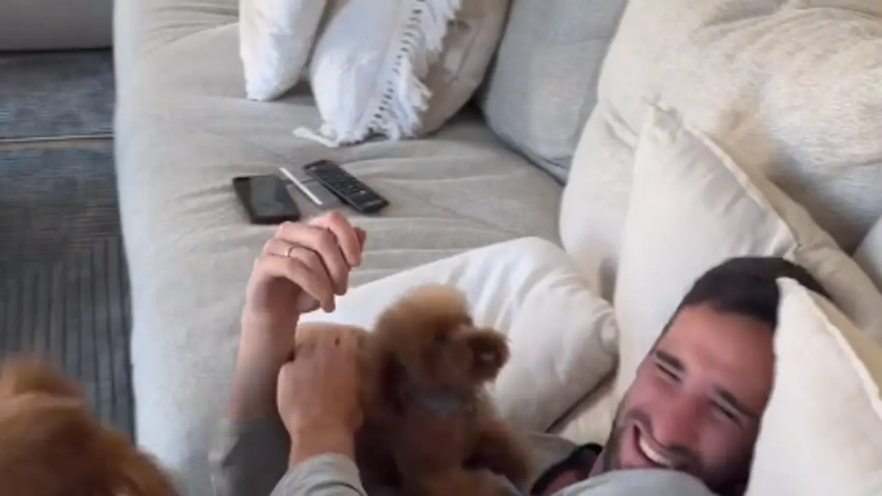  Sergio Rico ya en casa con Alba Silva- historias de instagram de Alba Silva 