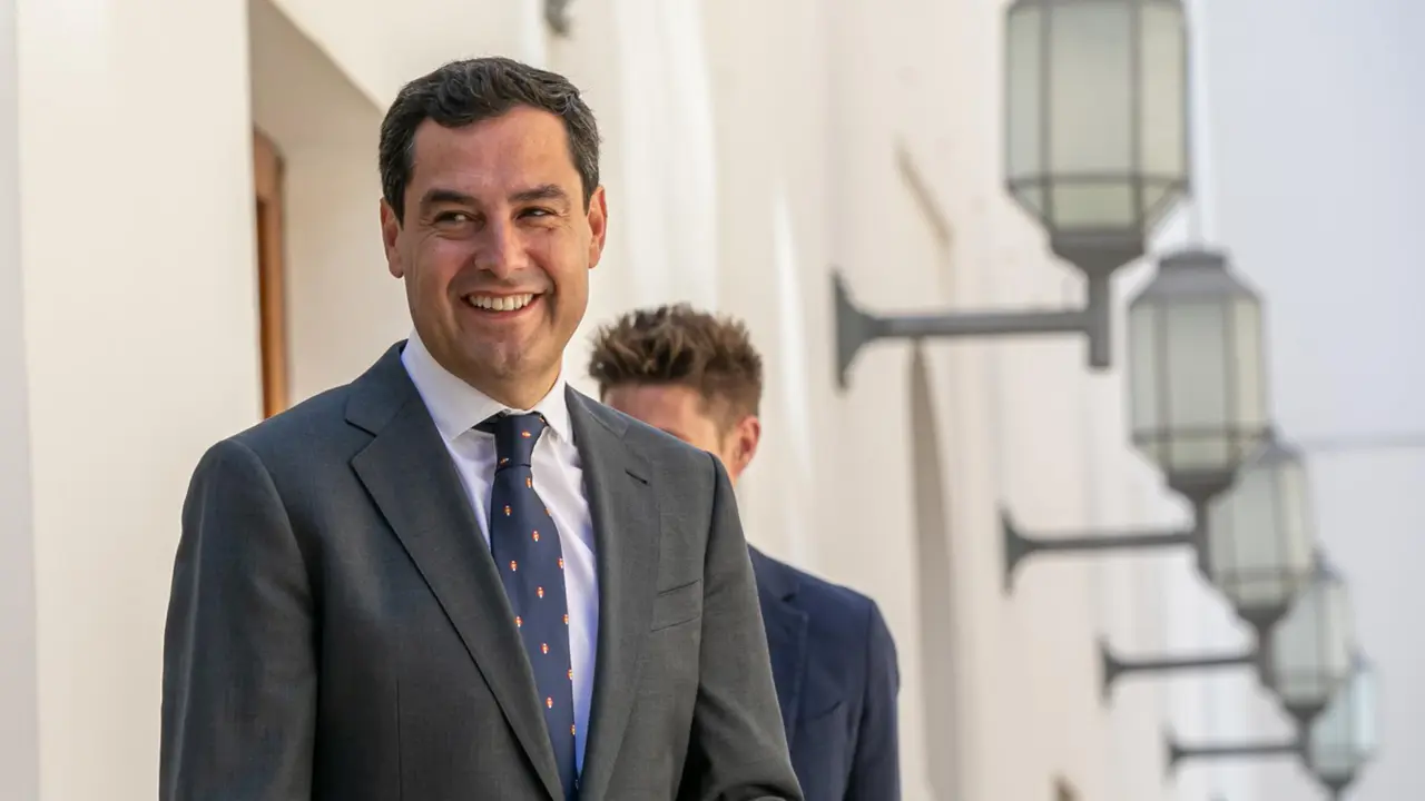  Archivo - El presidente de la Junta, Juanma Moreno, en el Parlamento en una foto de archivo - Jes&uacute;s Prieto - Europa Press - Archivo 