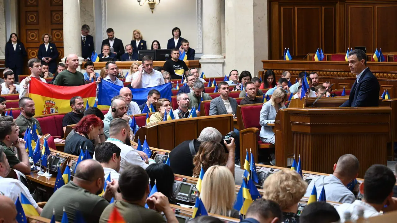  El presidente del Gobierno, Pedro S&aacute;nchez, interviene en el Parlamento de Ucrania 