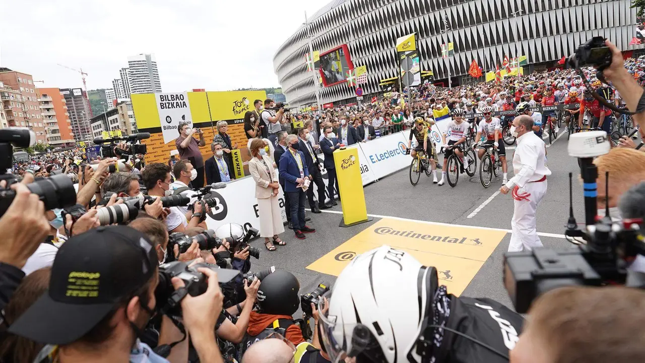  Bilbao da el pistoletazo de salida a la 110 edici&oacute;n del Tour, que recorre Bizkaia en su primera etapa 