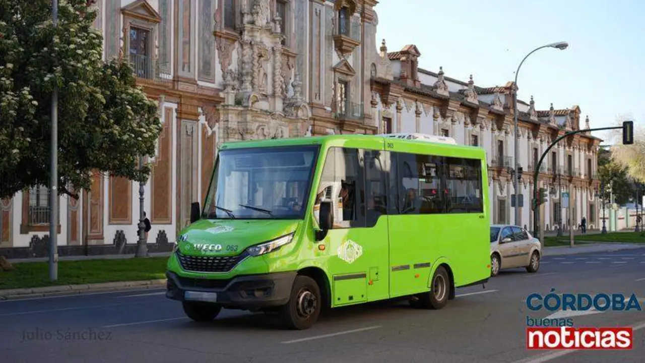  Furgoneta de Aucorsa en Col&oacute;n Julio S&aacute;nchez CBN 
