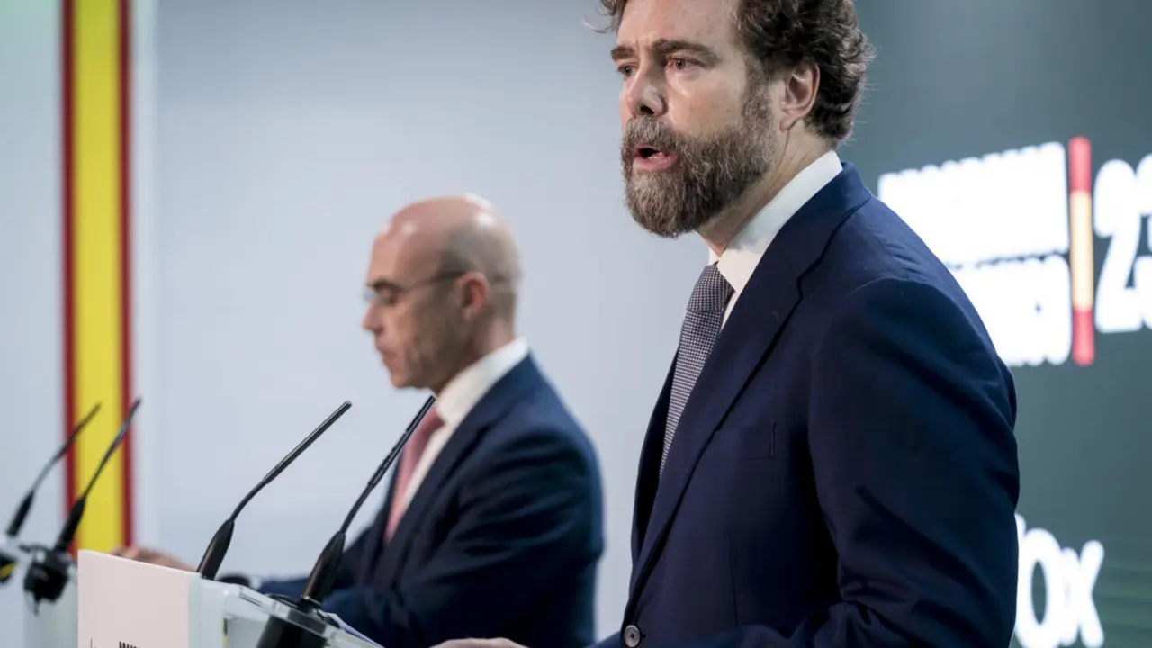  El vicepresidente de Acci&oacute;n Pol&iacute;tica de Vox, Jorge Buxad&eacute; (i), y el portavoz del Grupo Parlamentario en el Congreso de los Diputados, Iv&aacute;n Espinosa (d) - A. P&eacute;rez Meca - Europa Press 