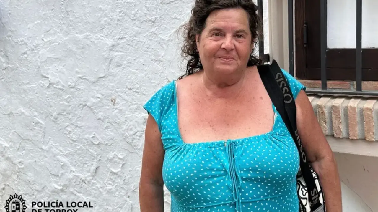  Mar&iacute;a Josefa Atencia, una de las vecinas que encontr&oacute; la bolsa con el dineroFACEBOOK POLIC&Iacute;A LOCAL DE TORROX 