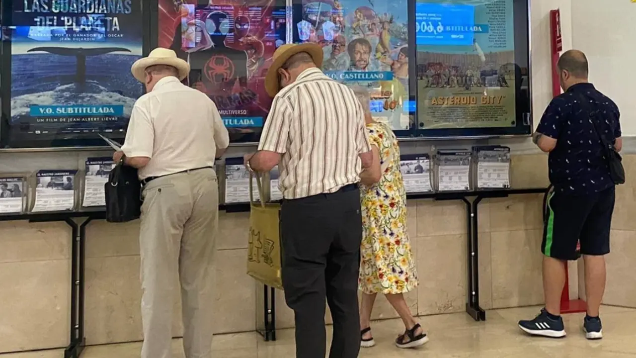  Espectadores mayores acuden al cine en el primer d&iacute;a del programa Cine S&eacute;nior con entradas a 2 euros para mayores de 65 a&ntilde;os - EUROPA PRESS 