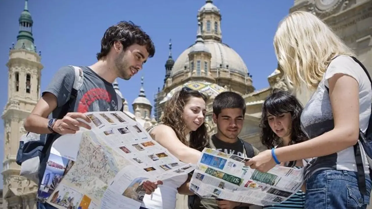  Archivo - Viajeros. - EUROPA PRESS - Archivo 