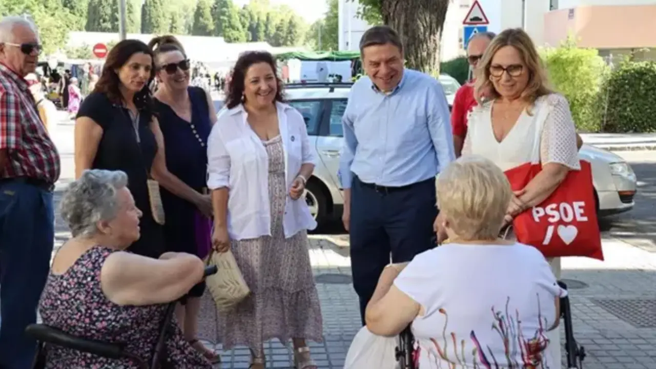  El cabeza de lista del PSOE al Congreso por C&oacute;rdoba y ministro de Agricultura, Pesca y Alimentaci&oacute;n, Luis Planas, en C&oacute;rdoba<br>- PSOE C&Oacute;RDOBA 