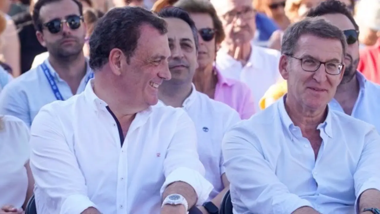  El candidato n&uacute;mero uno al Congreso de los Diputados por el PP de Cantabria, F&eacute;lix de las Cuevas, junto al presidente del PP y candidato a la presidencia del Gobierno de Espa&ntilde;a, Alberto N&uacute;&ntilde;ez Feij&oacute;o. - NACHO CUBERO/PP 