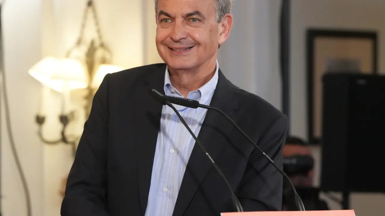  El expresidente del Gobierno central, Jos&eacute; Luis R&oacute;driguez Zapatero, en un acto electoral en San Sebasti&aacute;n. - UNANUE EUROPA PRESS 