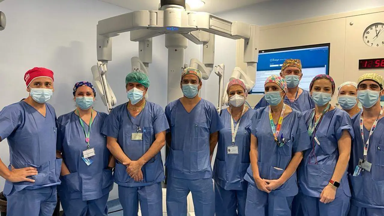  equipo cirug&iacute;a rob&oacute;tica pedi&aacute;trica HURS 