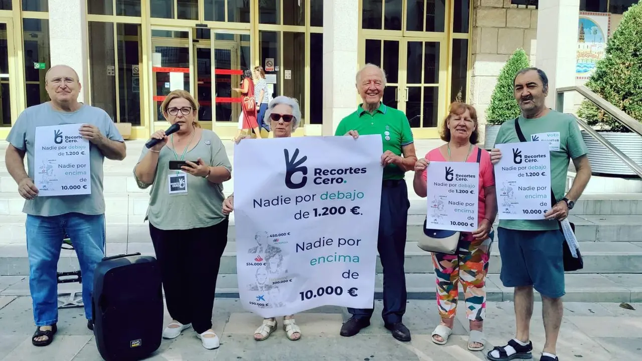  Recortes Cero propone techos salariales:<br><br>&nbsp;&lsquo;Hay 11 mil ejecutivos que cobran m&aacute;s de 50 mil euros al mes&rsquo; 