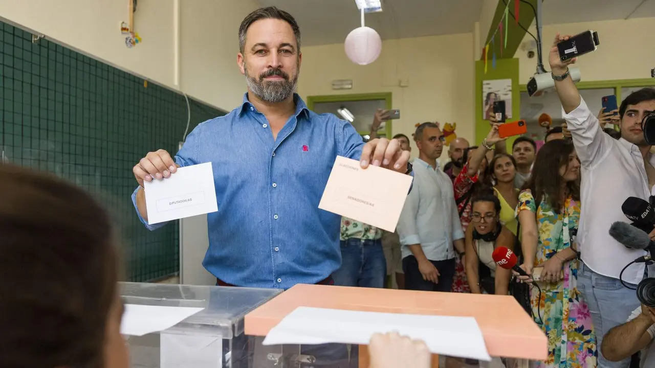 Abascal ejerce su derecho al voto 
