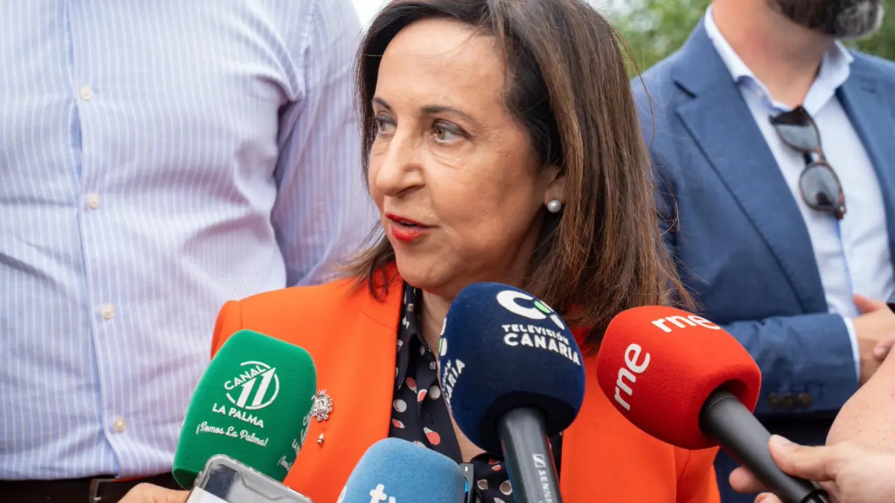  La ministra de Defensa, Margarita Robles, durante su visita al Puesto de Mando Avanzado (PMA) en el Cecopin, a 17 de julio de 2023, en La Palma, Canarias (Espa&ntilde;a). - Europa Press 