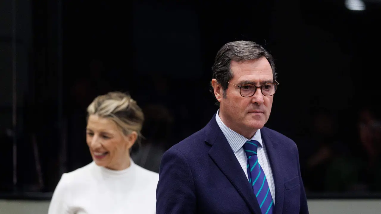  La vicepresidenta segunda y ministra de Trabajo en funciones, Yolanda D&iacute;az, y el presidente de la CEOE, Antonio Garamendi, en una imagen de archivo 