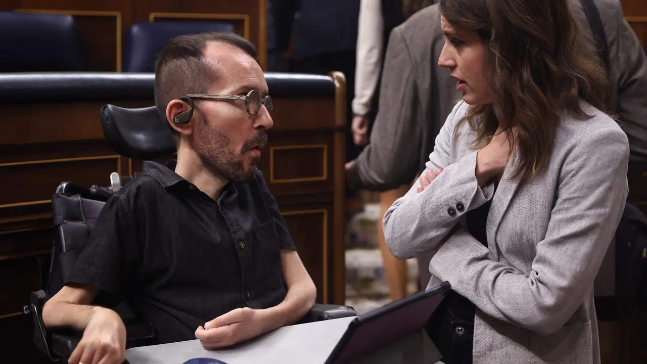  El portavoz de Unidas Podemos en el Congreso, Pablo Echenique y la ministra de Igualdad, Irene Montero 