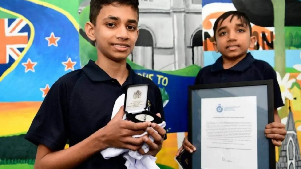  Kalya Gamage y su hermano Kithmi 