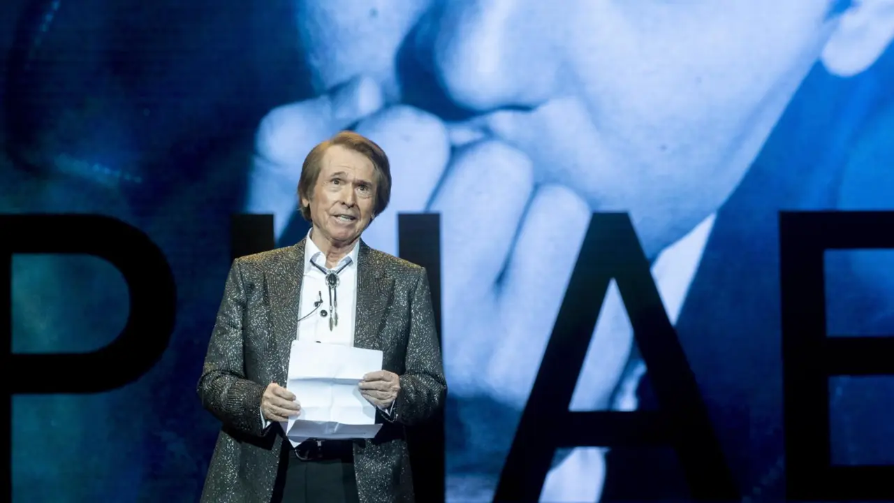  Archivo - El cantante Raphael recibe la Biznaga de Oro Honor&iacute;fica durante la inauguraci&oacute;n de la 26 edici&oacute;n del Festival de M&aacute;laga, en el Teatro Cervantes, a 10 de marzo de 2023, en M&aacute;laga. (Foto de archivo). - Alberto Ortega / Europa Press - Archivo 
