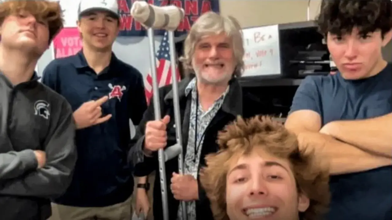  Los estudiantes de un instituto de Phoenix junto a su profesor 