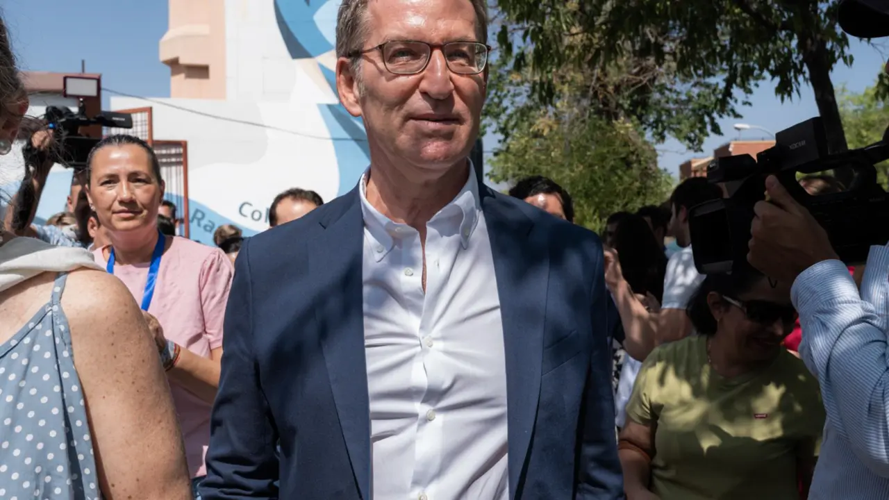  El candidato del PP a la Presidencia del Gobierno de Espa&ntilde;a, Alberto N&uacute;&ntilde;ez Feij&oacute;o, tras ejercer su derecho a voto para las elecciones generales en el Colegio Ramiro de Maeztu, a 23 de julio de 2023, en Madrid (Espa&ntilde;a). - Diego Radam&eacute;s - Europa Press 