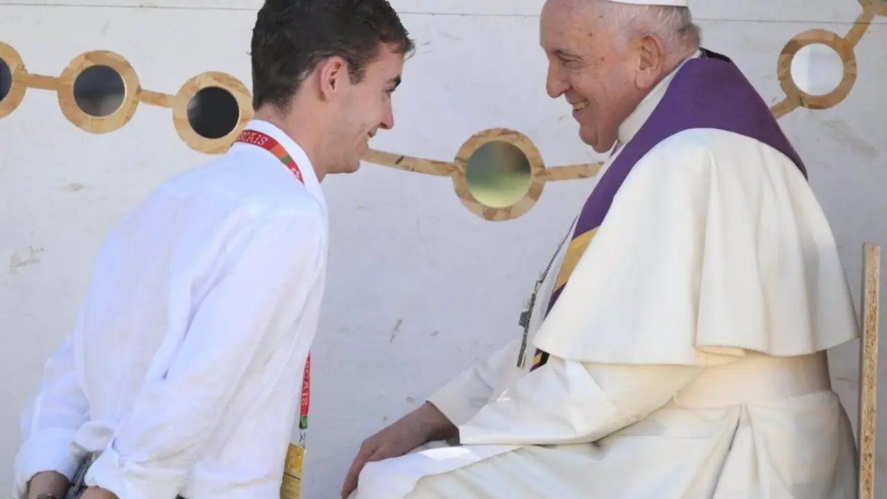  Francisco Valverde en el momento de la confesi&oacute;n con el Papa Francisco. - VATICAN MEDIA DIVISIONE FOTO 