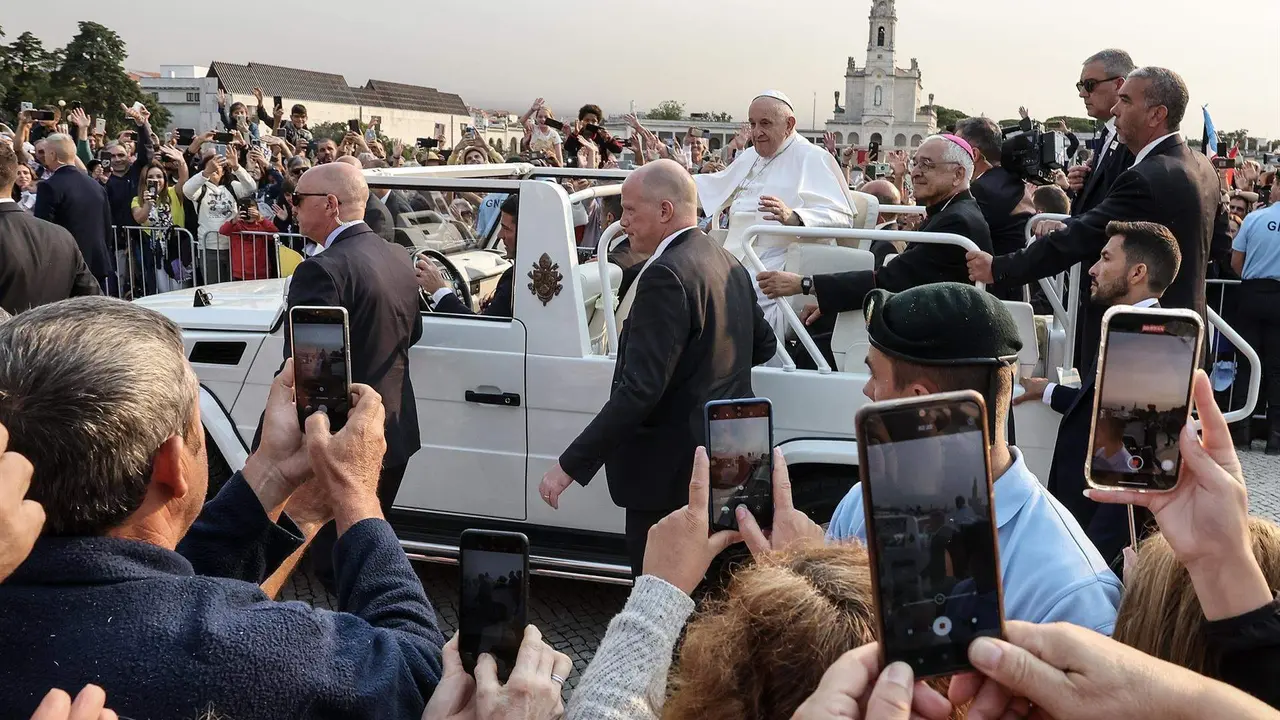  El Papa llega al Santuario de F&aacute;tima 