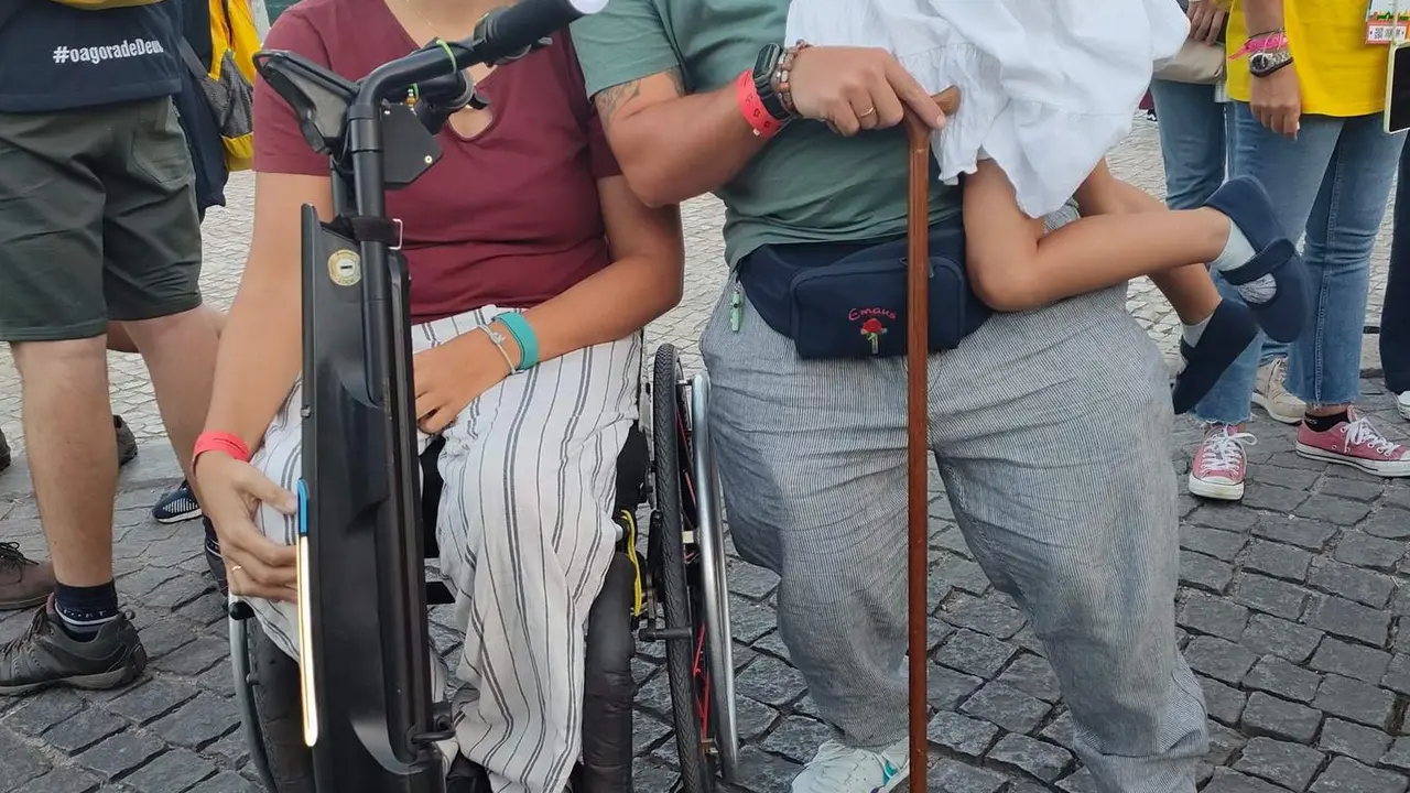  Esther junto a su marido y si hija 