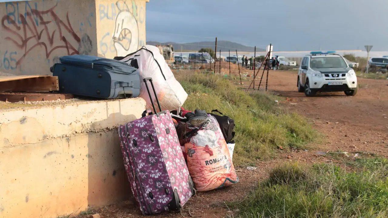  Enseres de los chabolistas tras abandonar el lugar a 30 de enero de 2023 en N&iacute;jar 