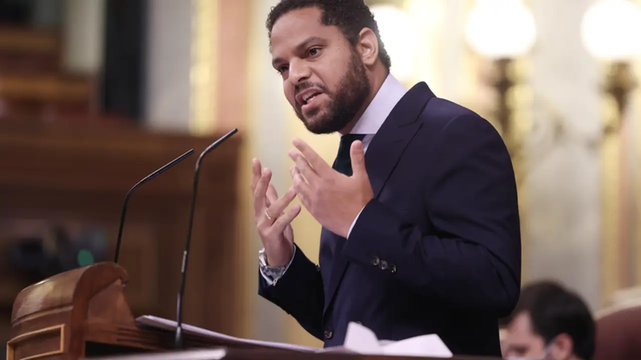  El diputado por Barcelona y candidato de Vox a las futuras elecciones en Catalu&ntilde;a, Ignacio Garriga, interviene como encargado de defender la moci&oacute;n de censura de su partido durante un pleno en el Congreso de los Diputados, en Madrid (Espa&ntilde;a), a 21 de octu - EUROPA PRESS/E. Parra. POOL - Europa Press 