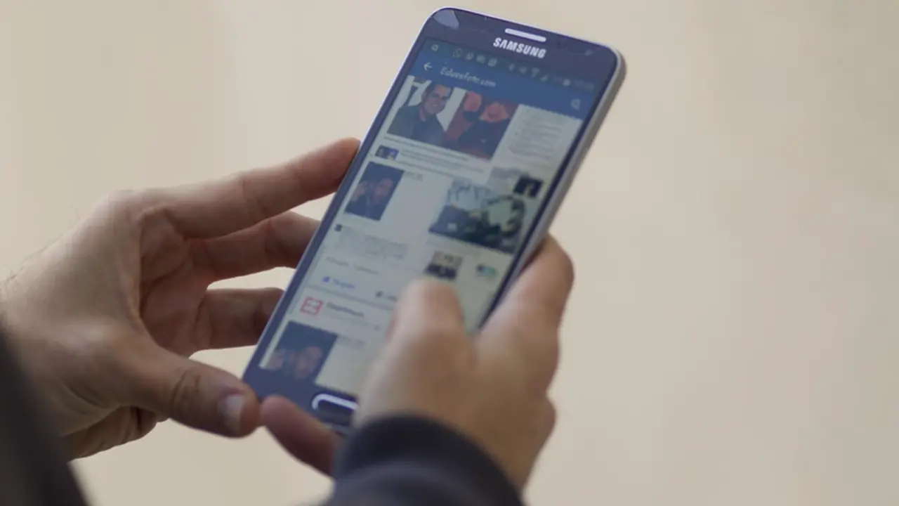  Archivo - Nuevas tecnolog&iacute;as, redes sociales, internet, tel&eacute;fono inteligente, m&oacute;vil. - EUROPA PRESS - Archivo 