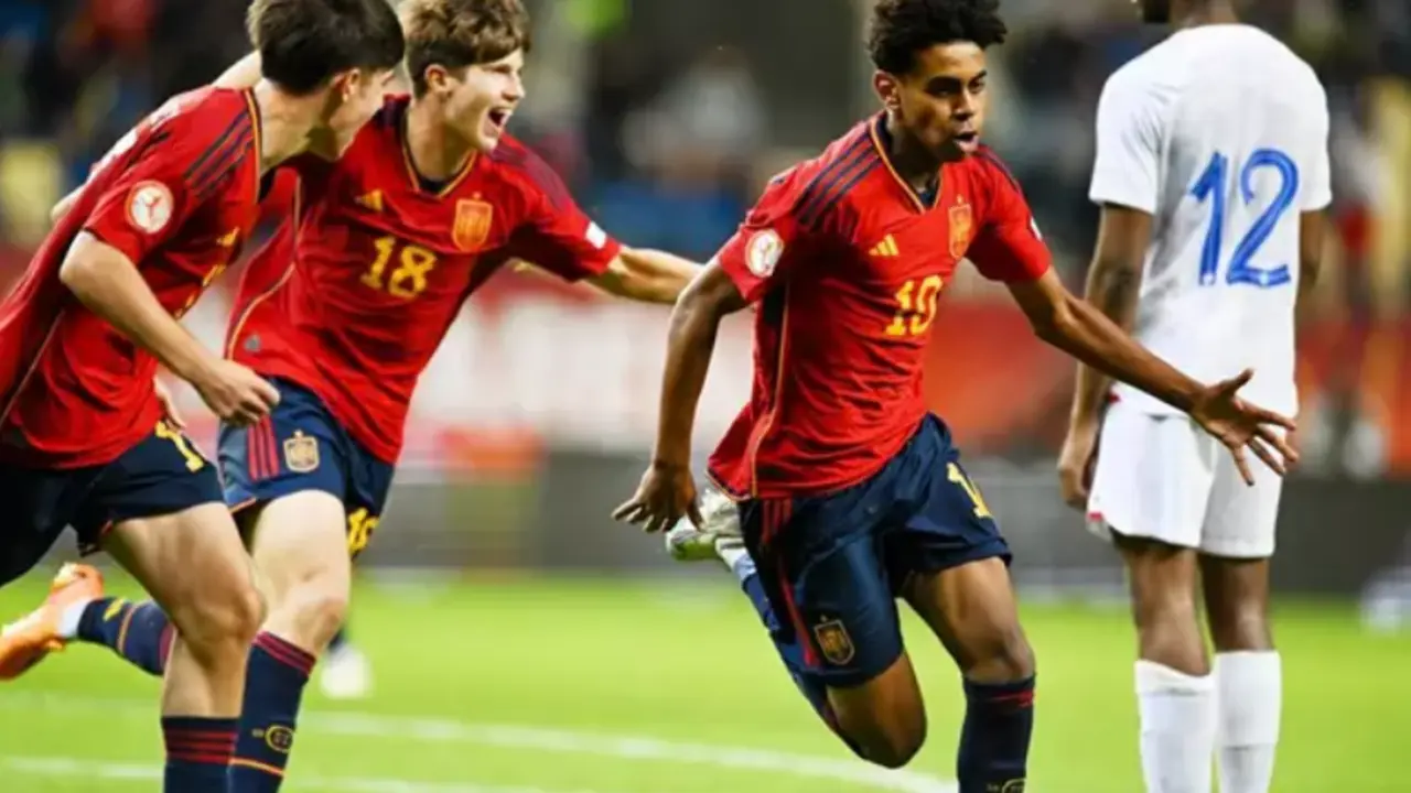  Lamine Yamal celebrando un gol en el Europeo Sub17 